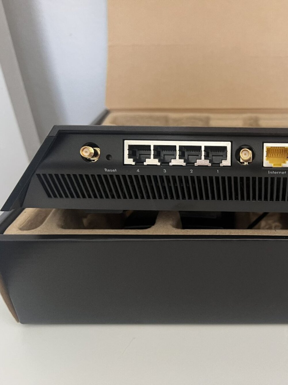 NetGear Nighthawk AC2300 Smart WiFi Router Model #R7000P - Picture 8 of 12